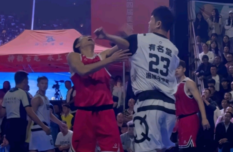 前男篮国手打村BA！拳打对手引爆激烈冲突，曾夺总冠军+山东队长